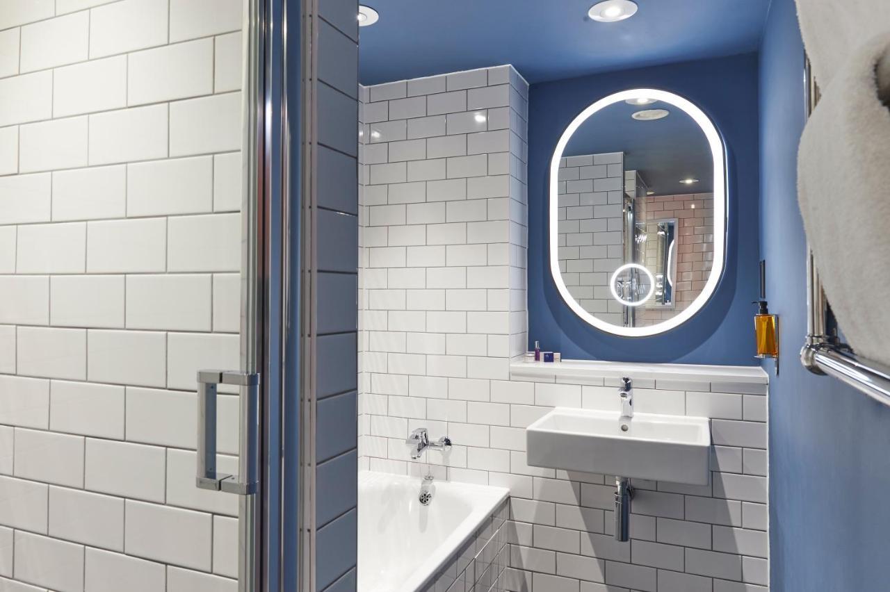 Corner Suite